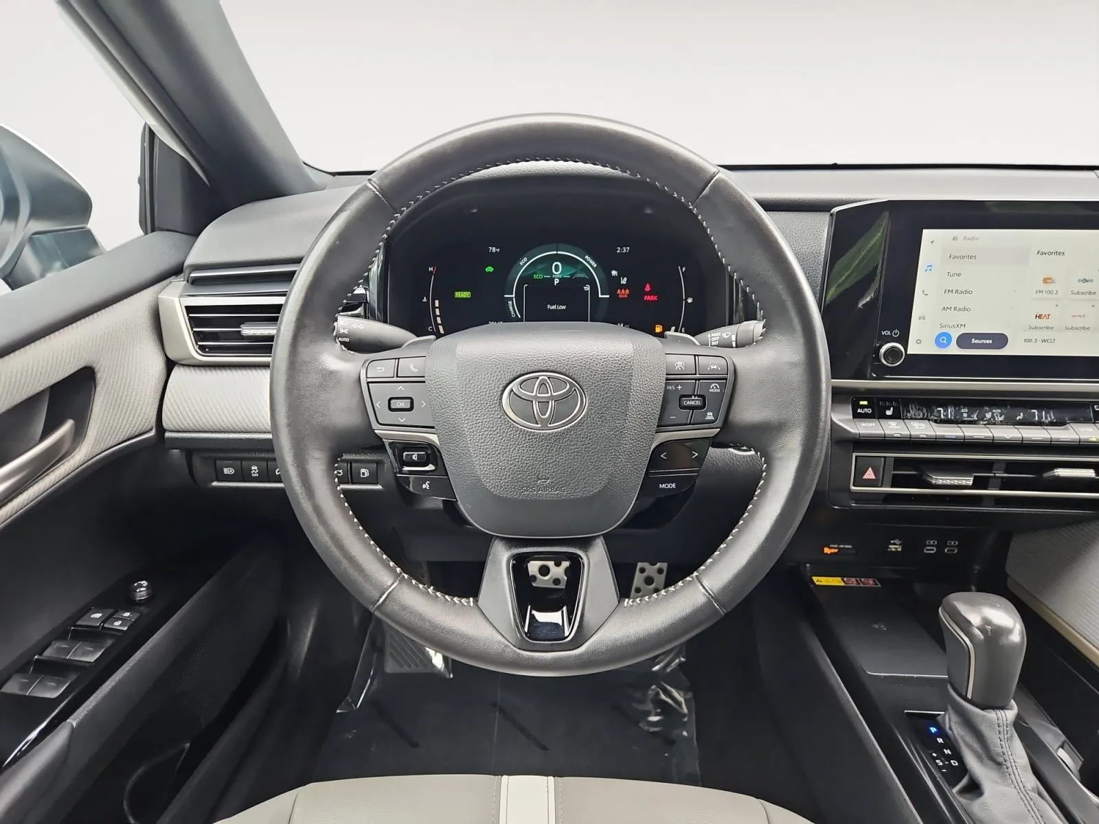 Toyota Camry photo 12