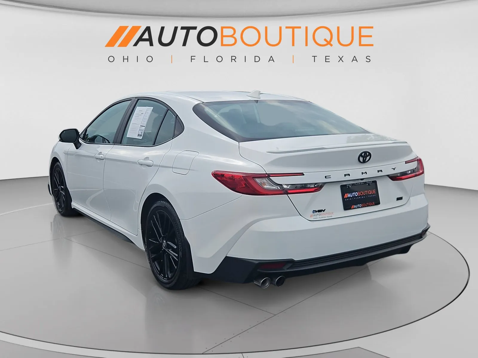 Toyota Camry photo 3