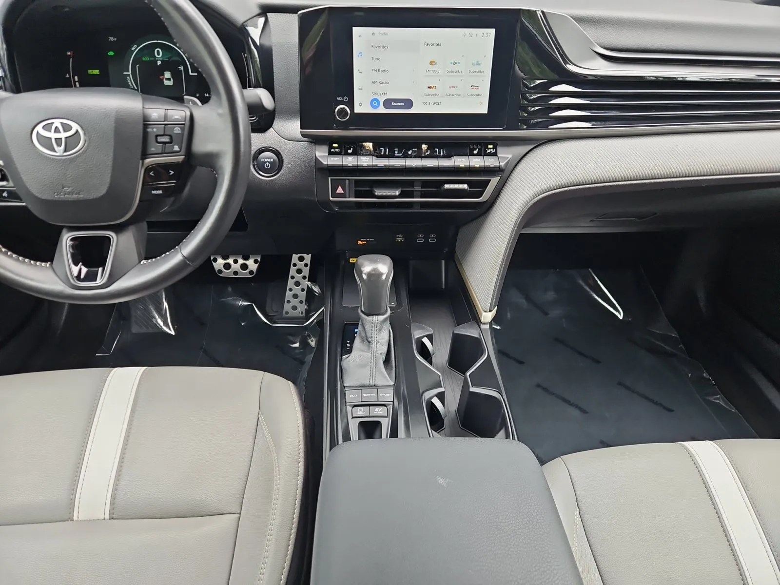 Toyota Camry photo 11