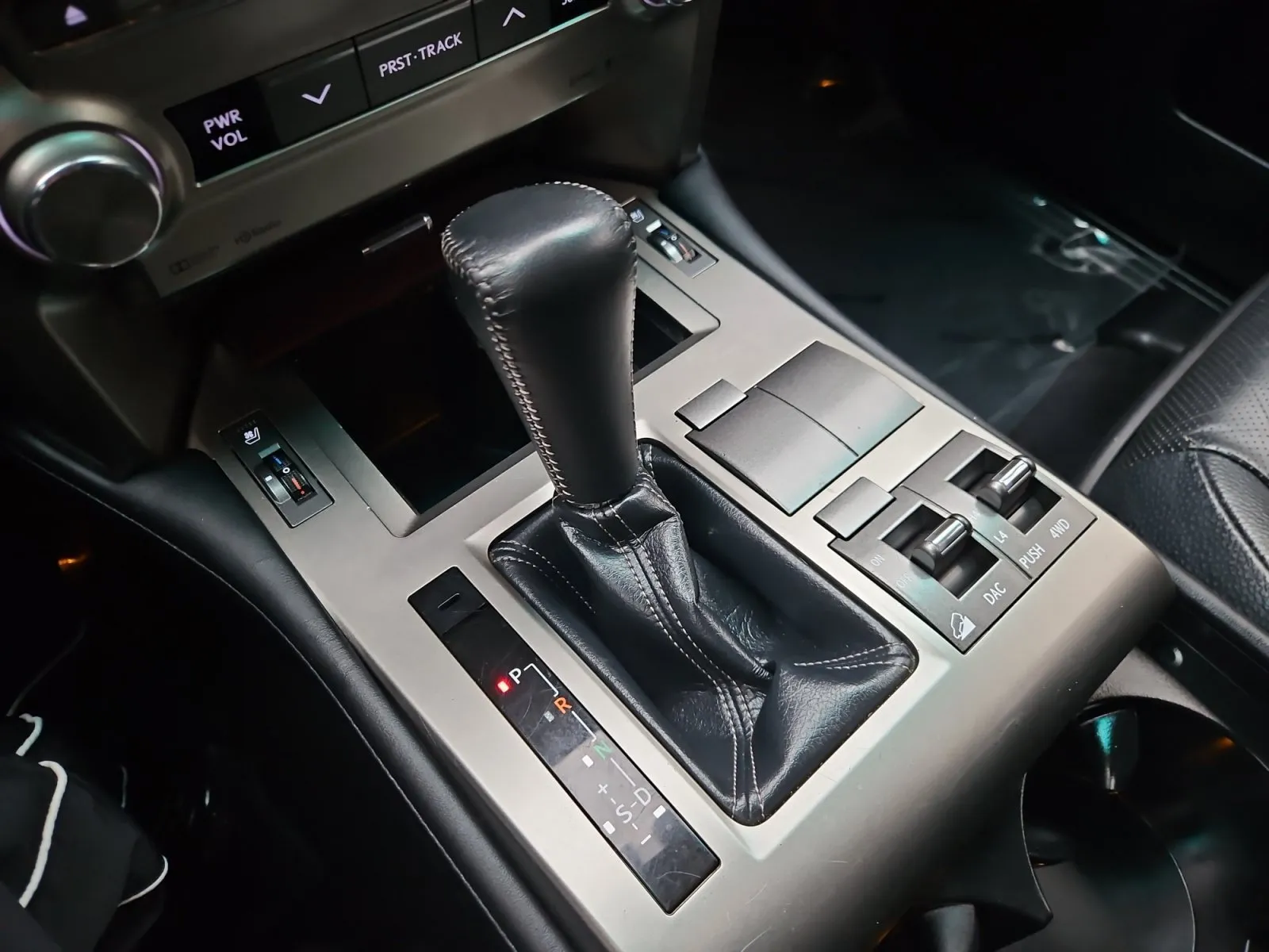 Lexus GX photo 27