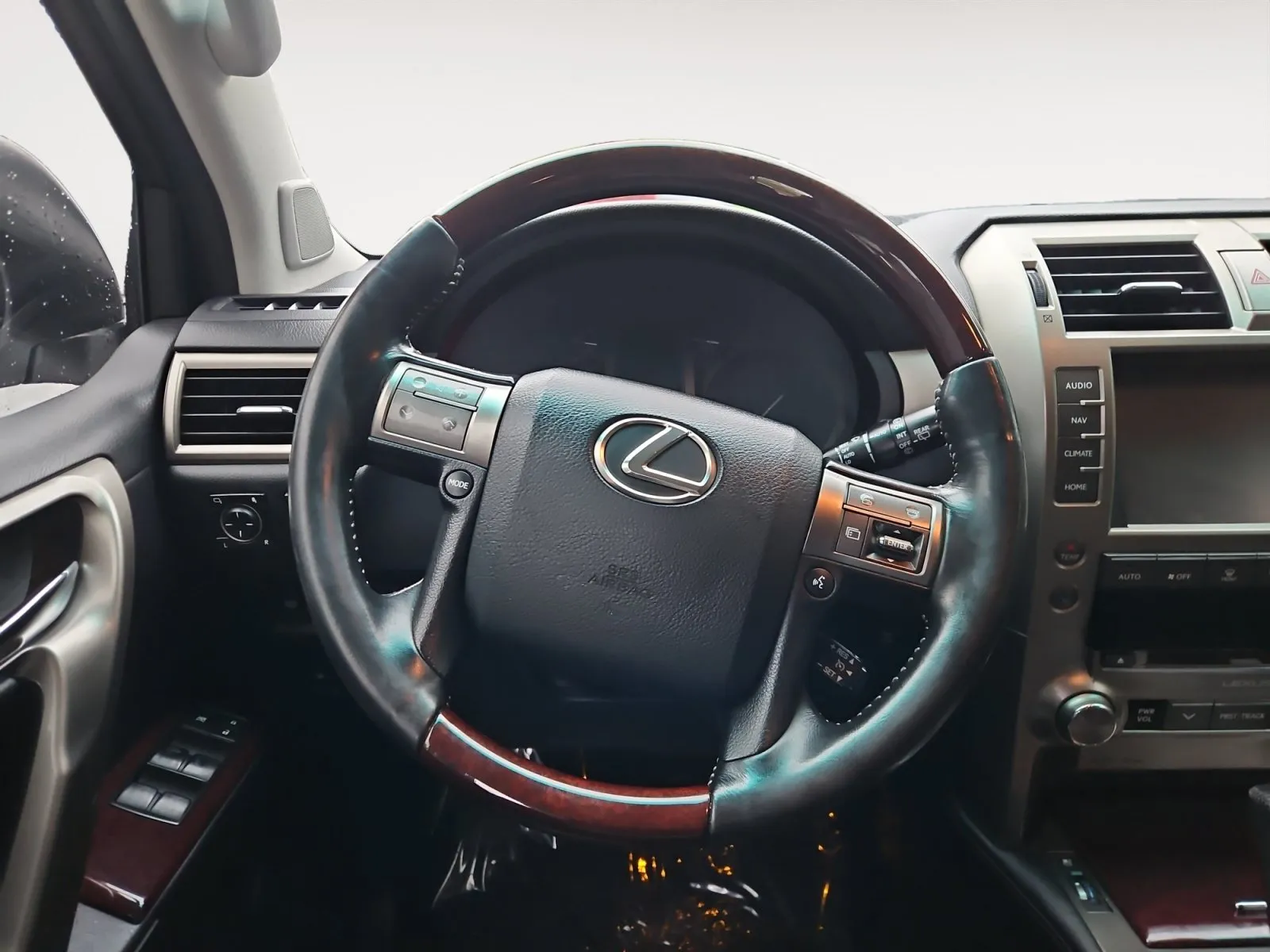 Lexus GX photo 12