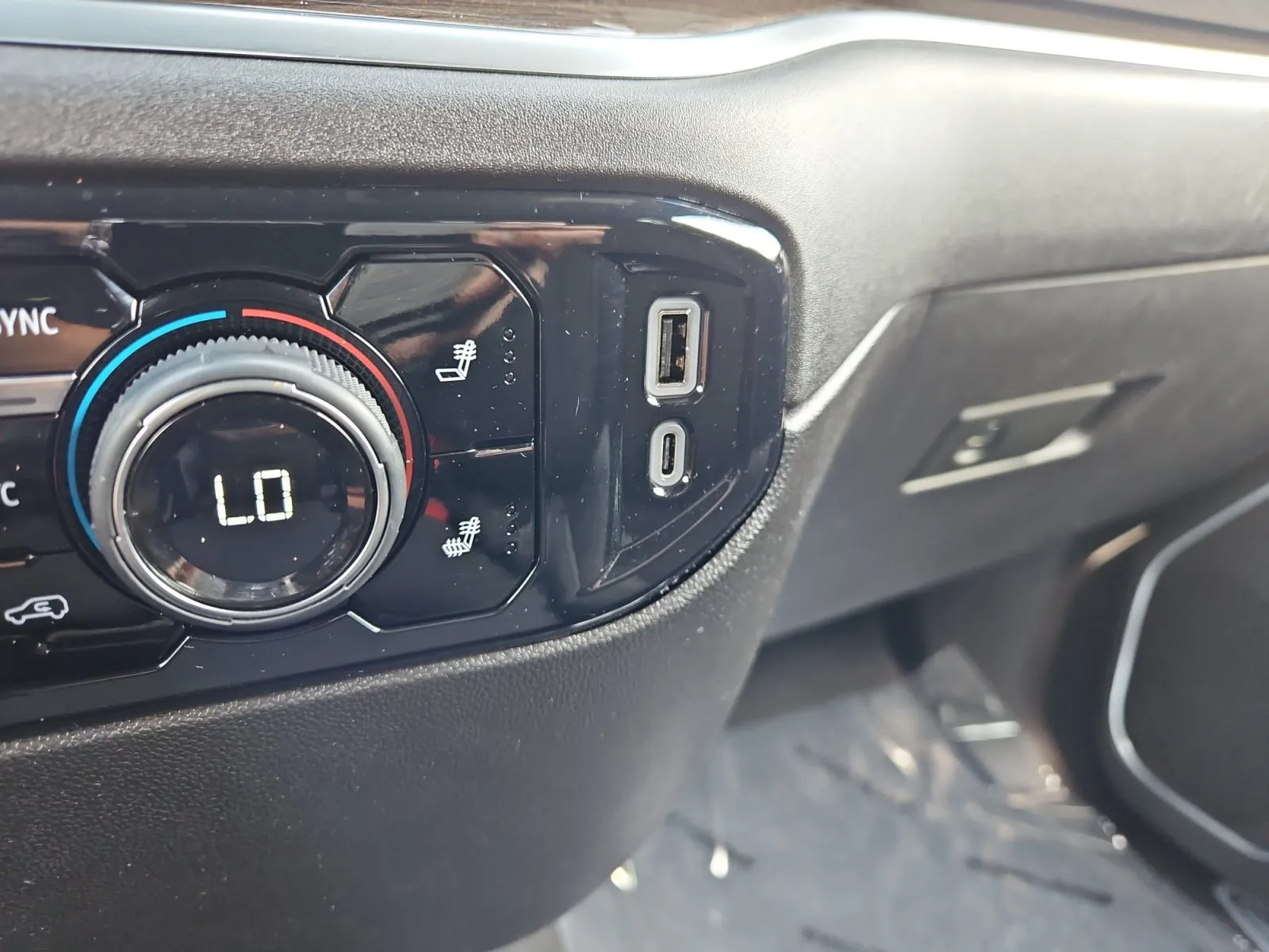 Chevrolet Silverado photo 22