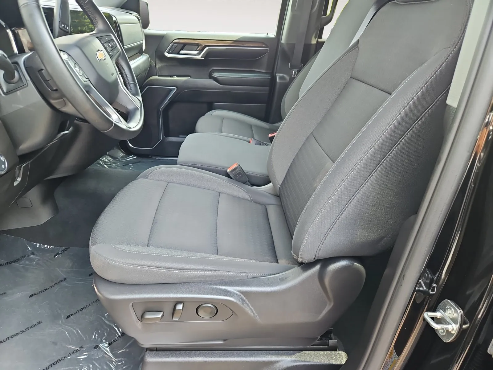 Chevrolet Silverado photo 9