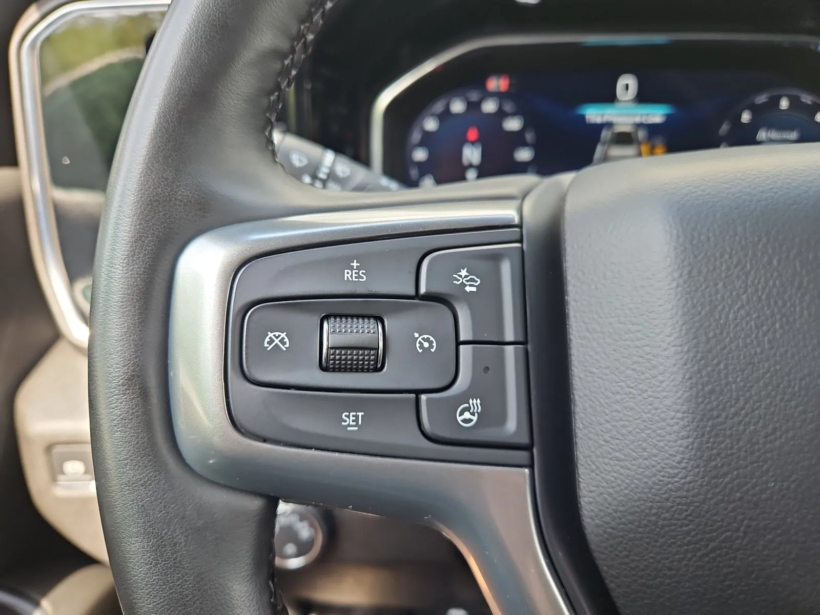 Chevrolet Silverado photo 24