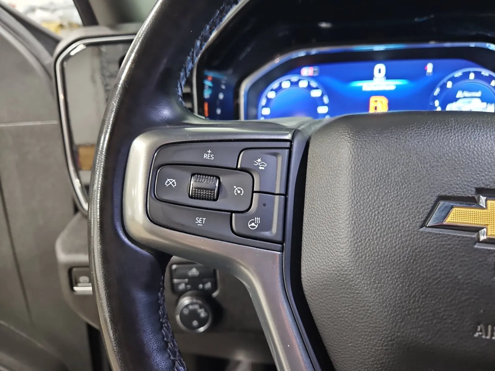 Chevrolet Silverado photo 23