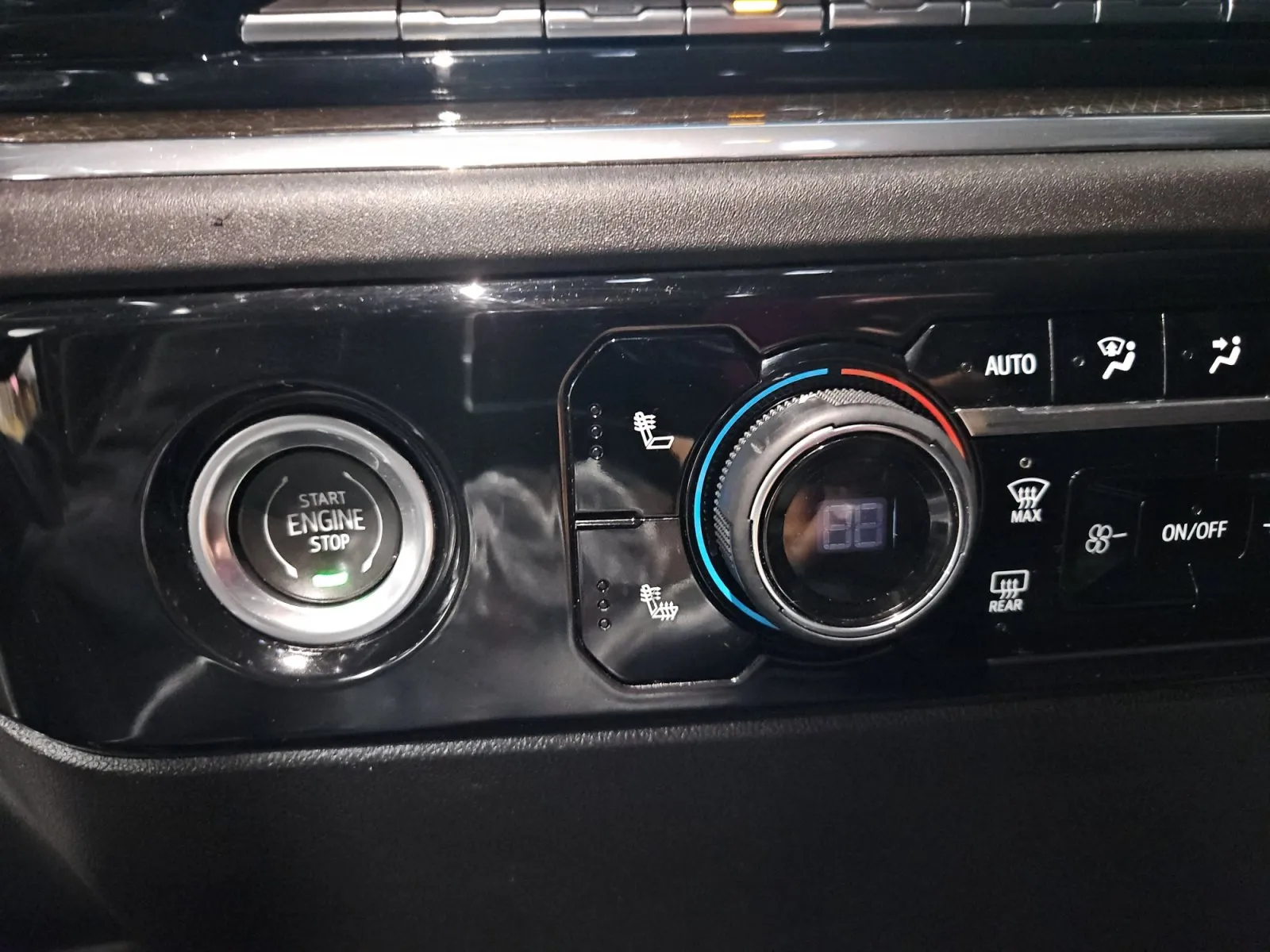 Chevrolet Silverado photo 19