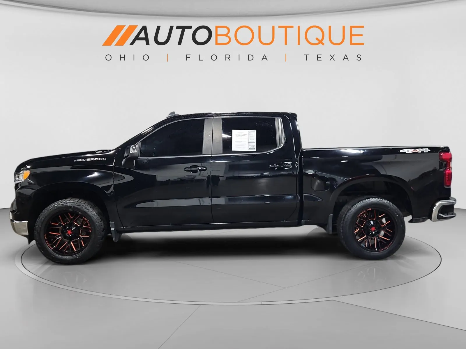 Chevrolet Silverado photo 2
