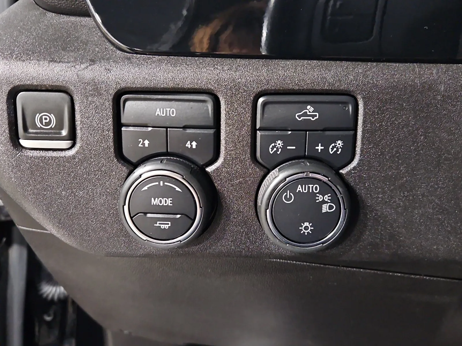 Chevrolet Silverado photo 24