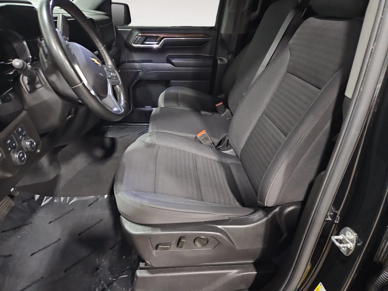 Chevrolet Silverado photo 9