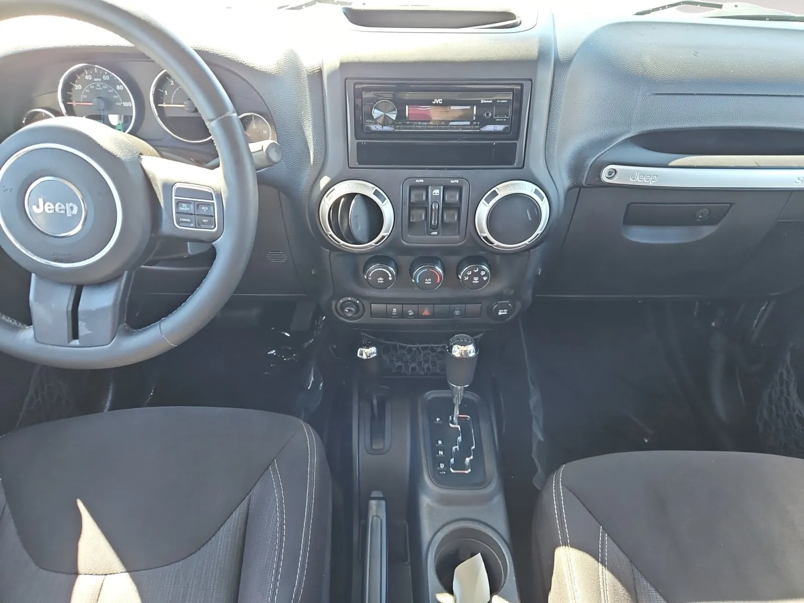 Jeep Wrangler photo 11