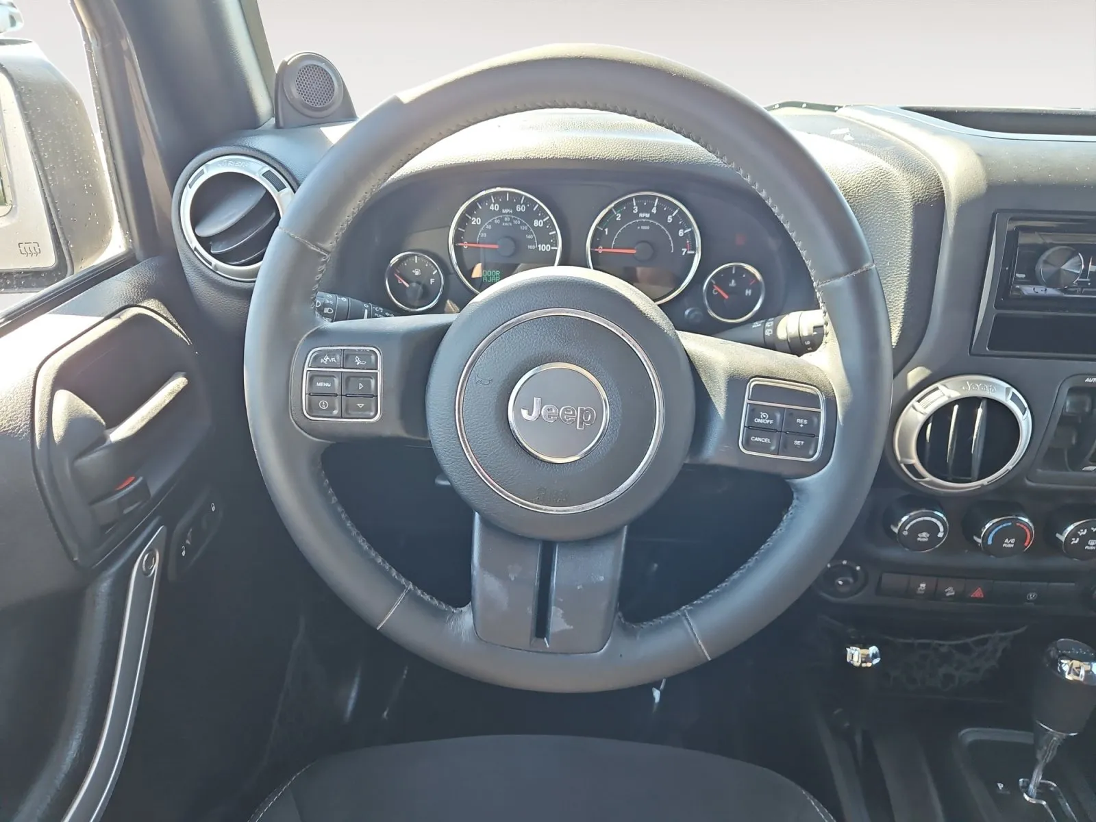 Jeep Wrangler photo 12
