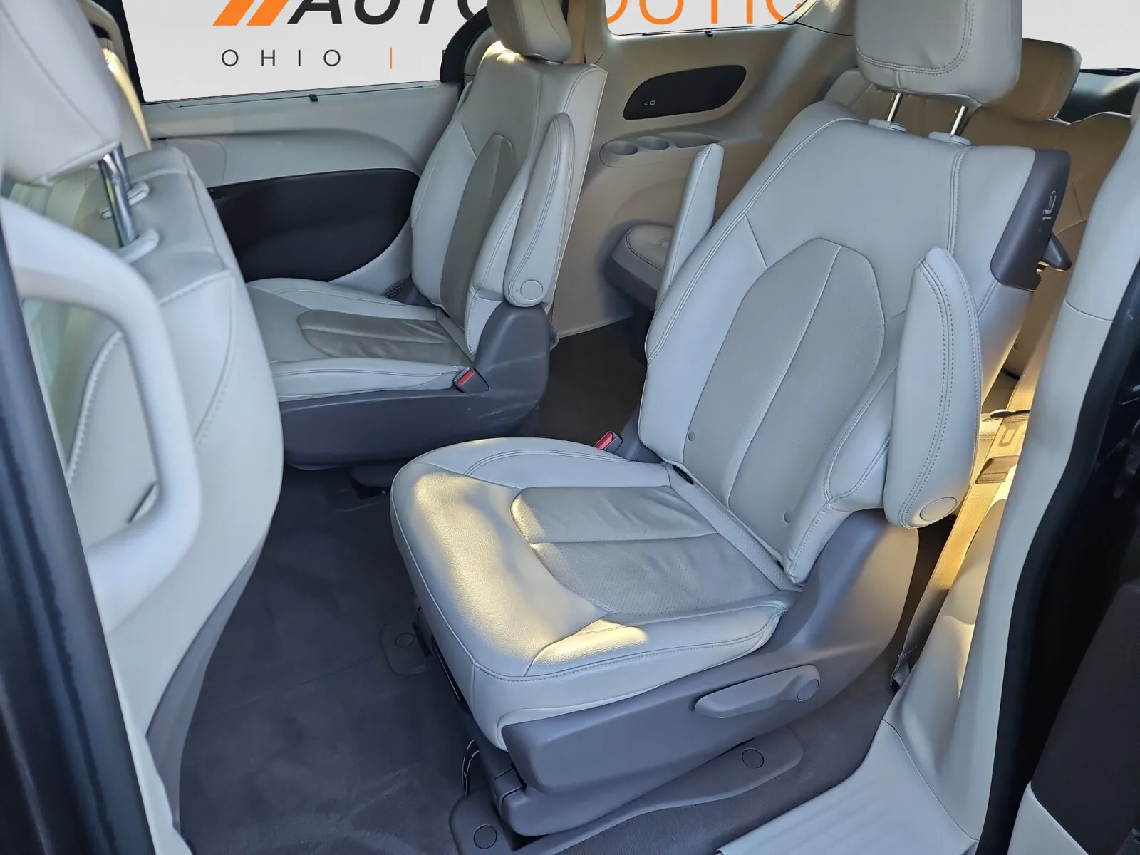 Chrysler Pacifica photo 14