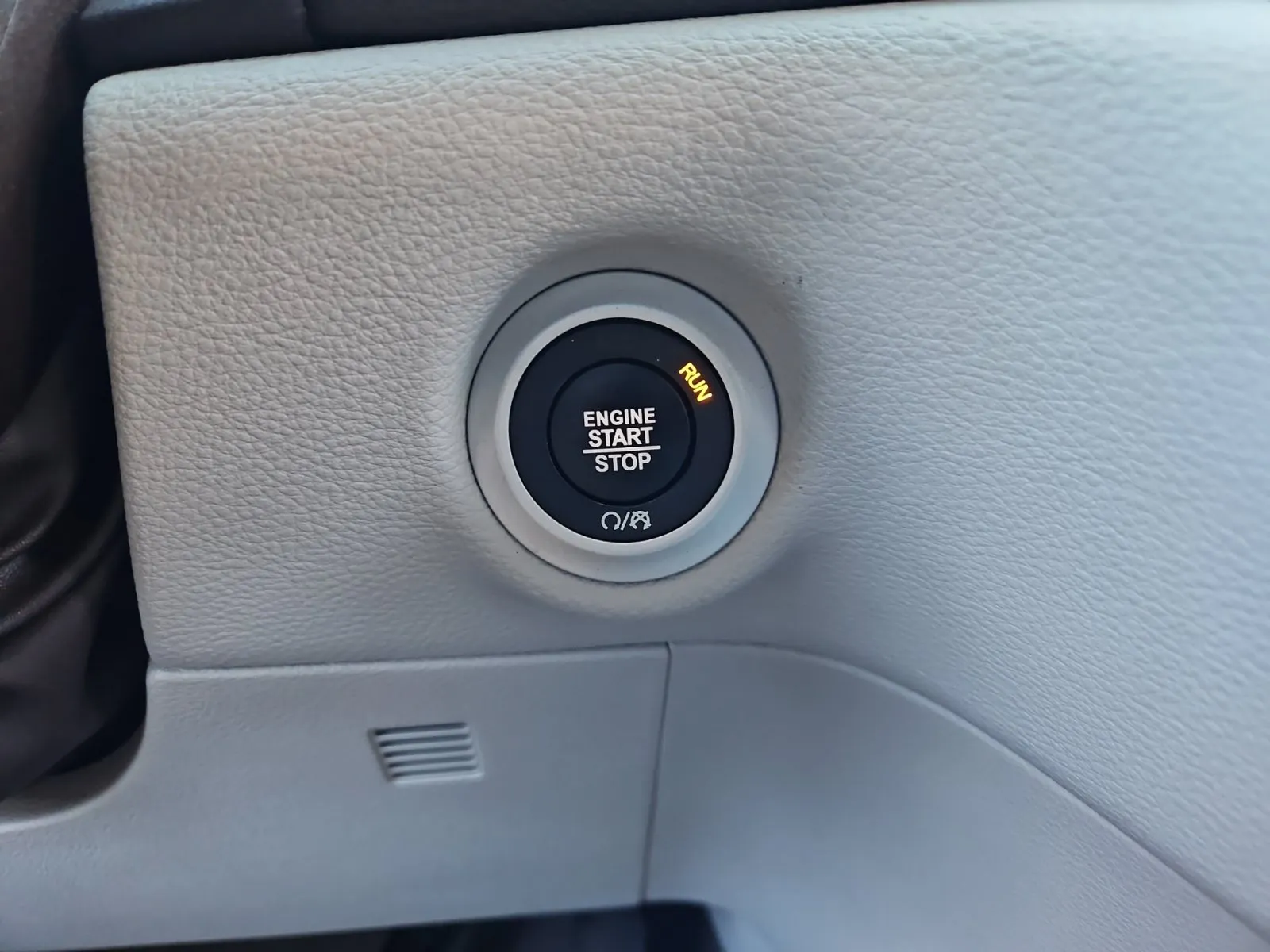 Chrysler Pacifica photo 21