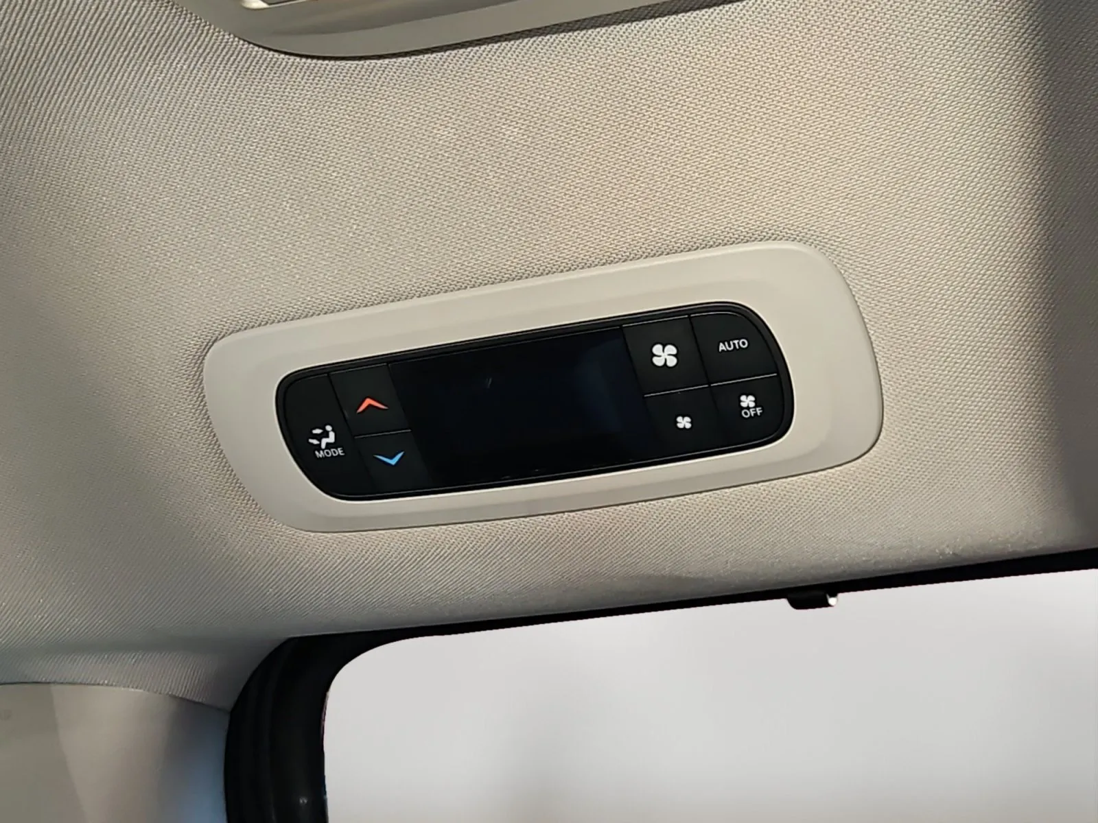 Chrysler Pacifica photo 13