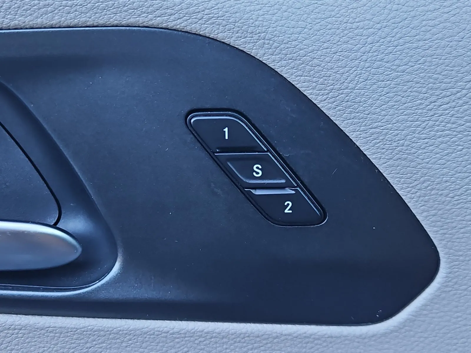 Chrysler Pacifica photo 17
