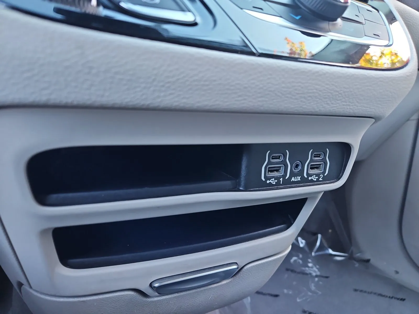 Chrysler Pacifica photo 23