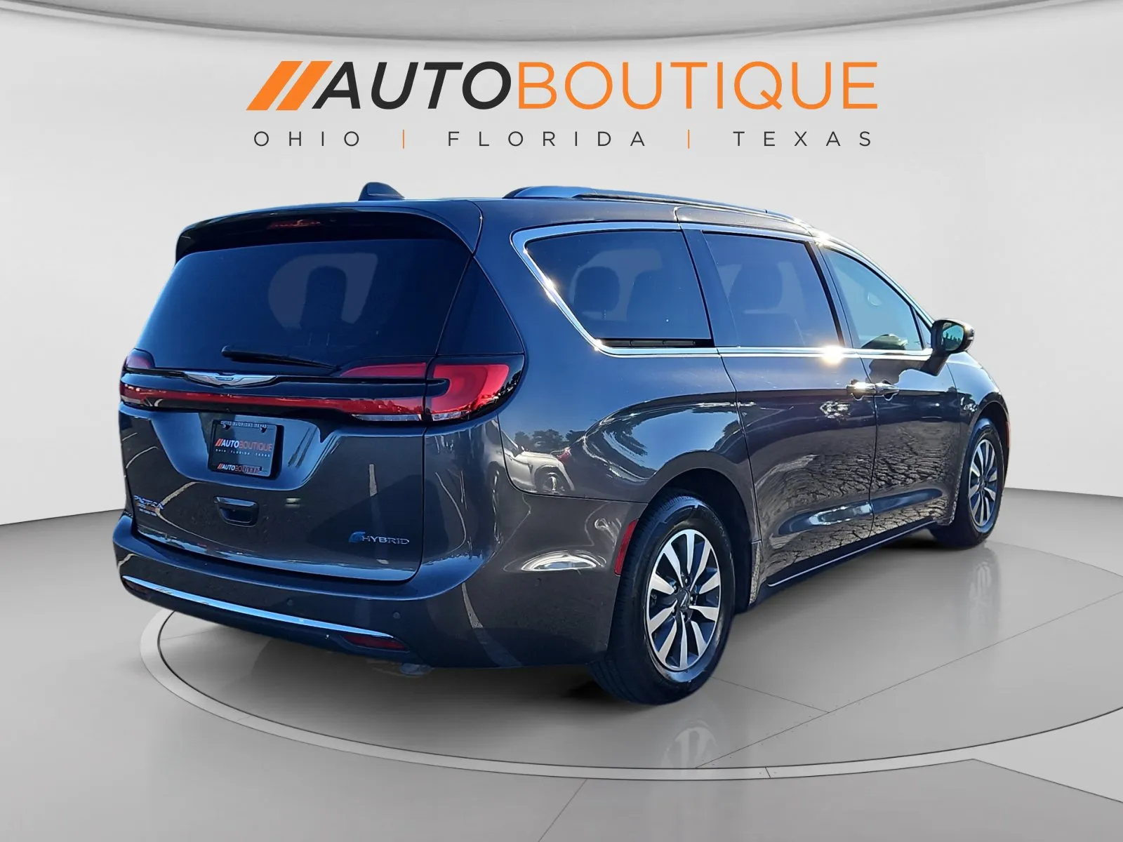 Chrysler Pacifica photo 5