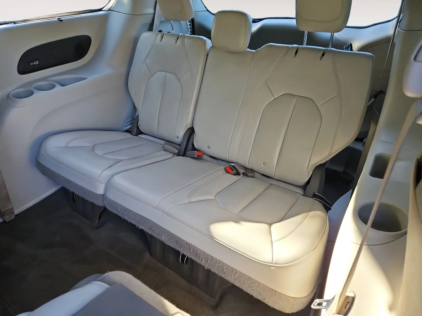 Chrysler Pacifica photo 15