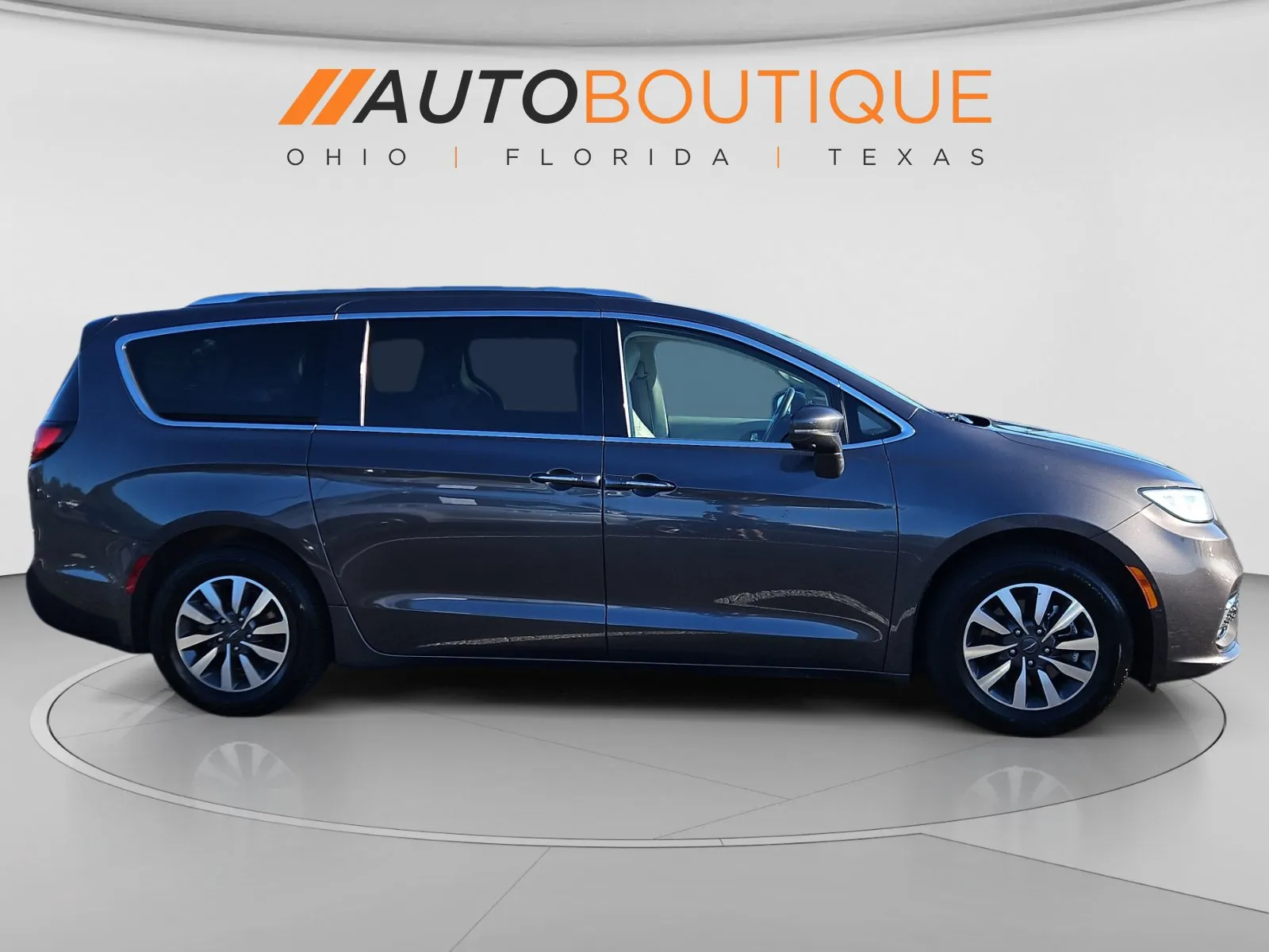 Chrysler Pacifica photo 6