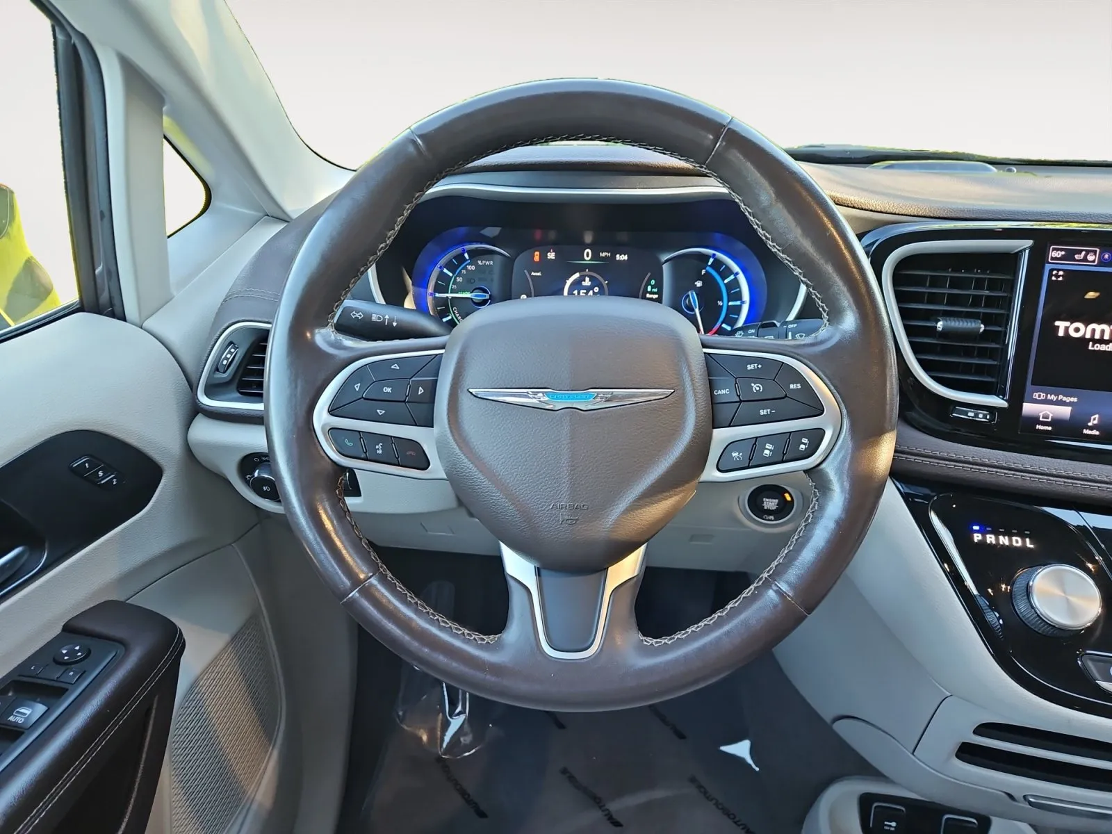 Chrysler Pacifica photo 12