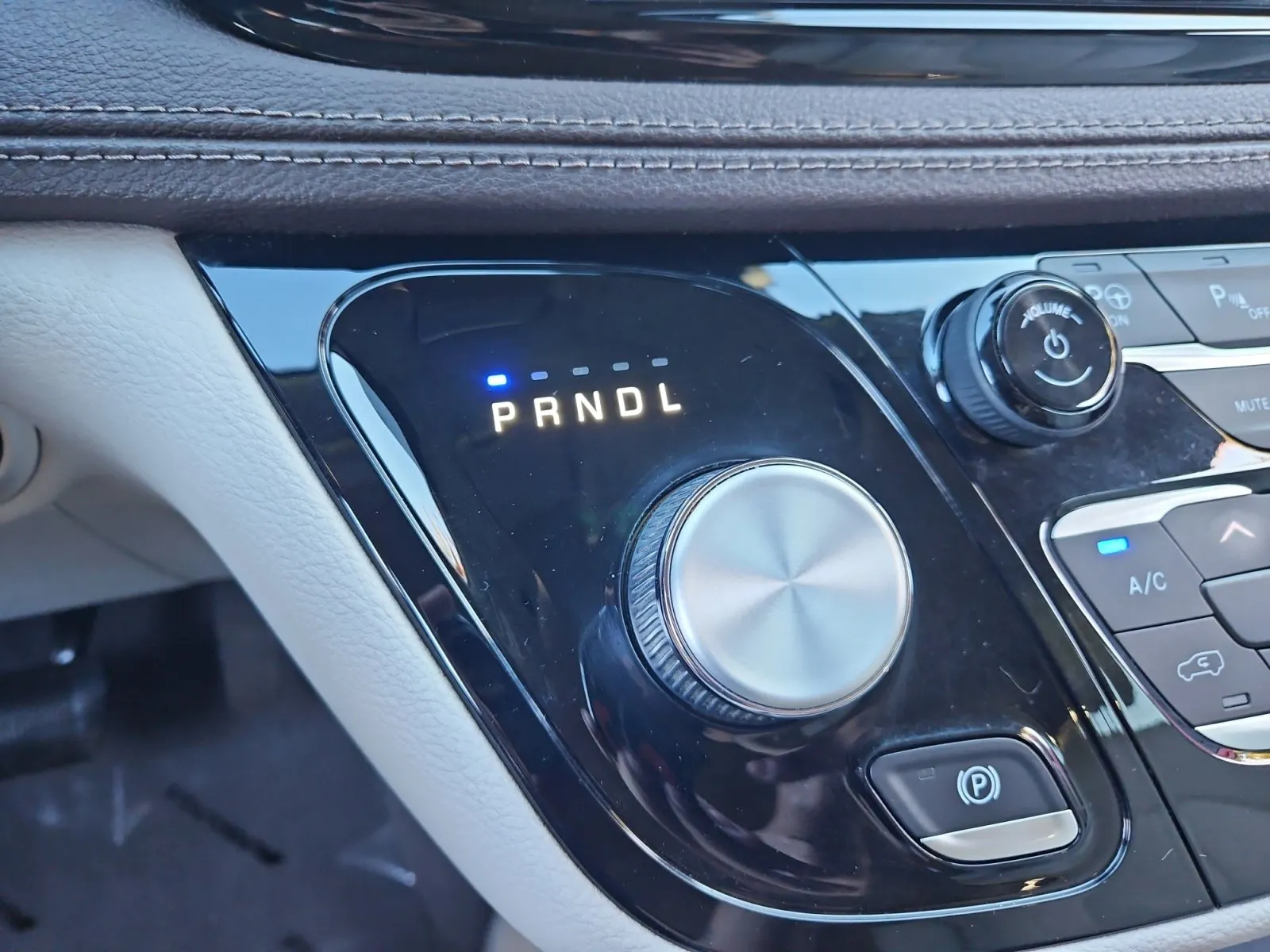 Chrysler Pacifica photo 22