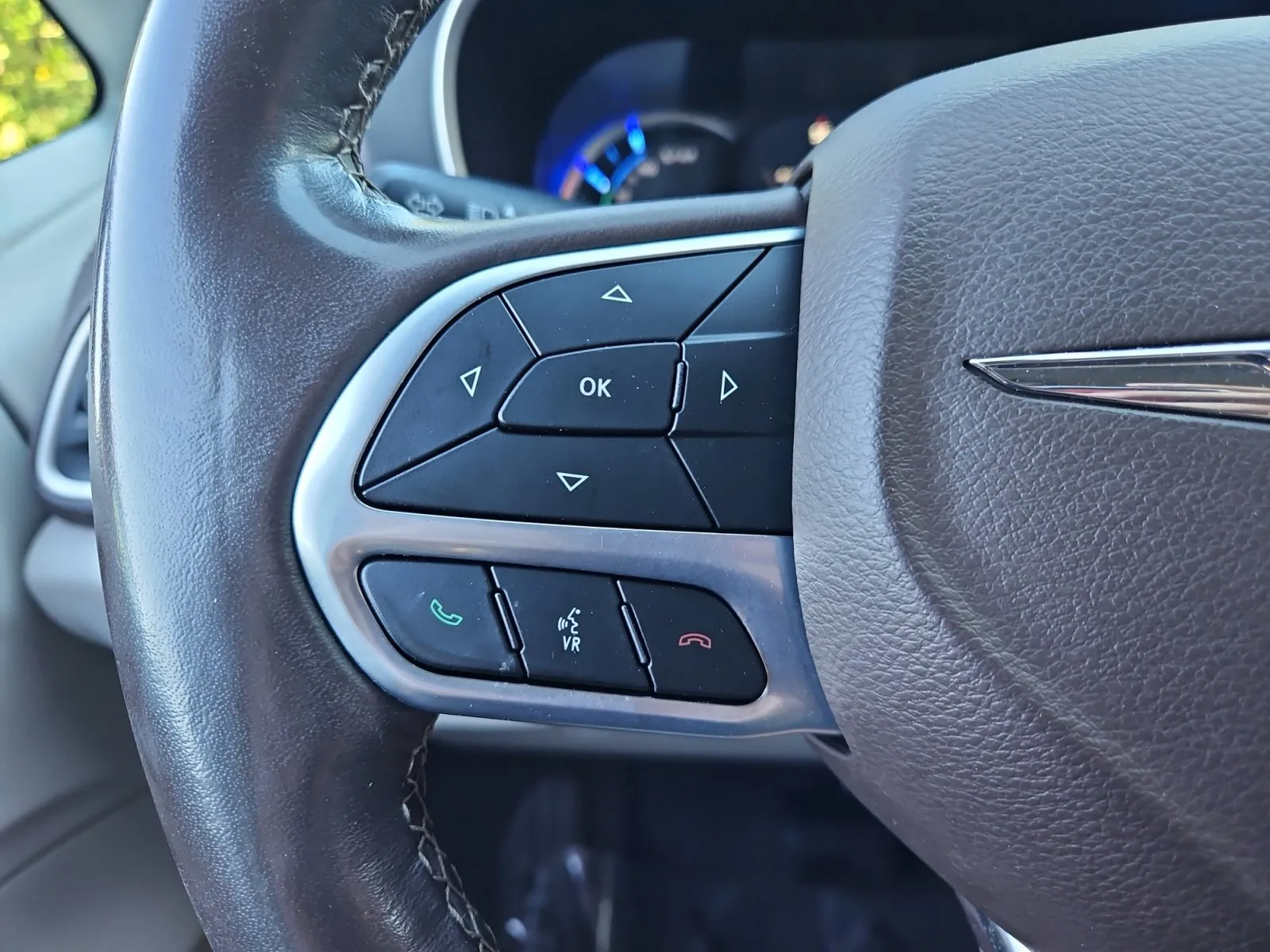 Chrysler Pacifica photo 25