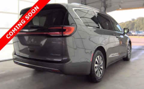 More photos of 2021 Chrysler Pacifica Hybrid Touring L at Auto Boutique Ohio, OH