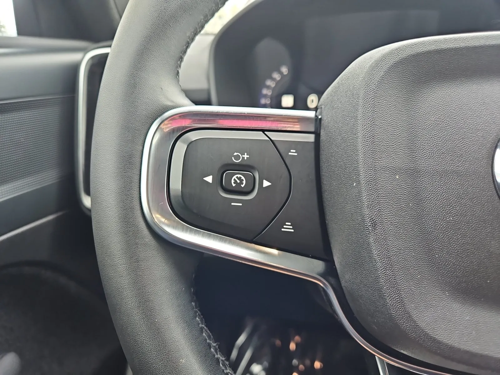 Volvo XC40 photo 18