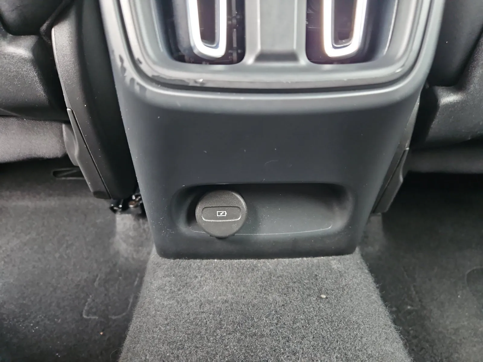 Volvo XC40 photo 12