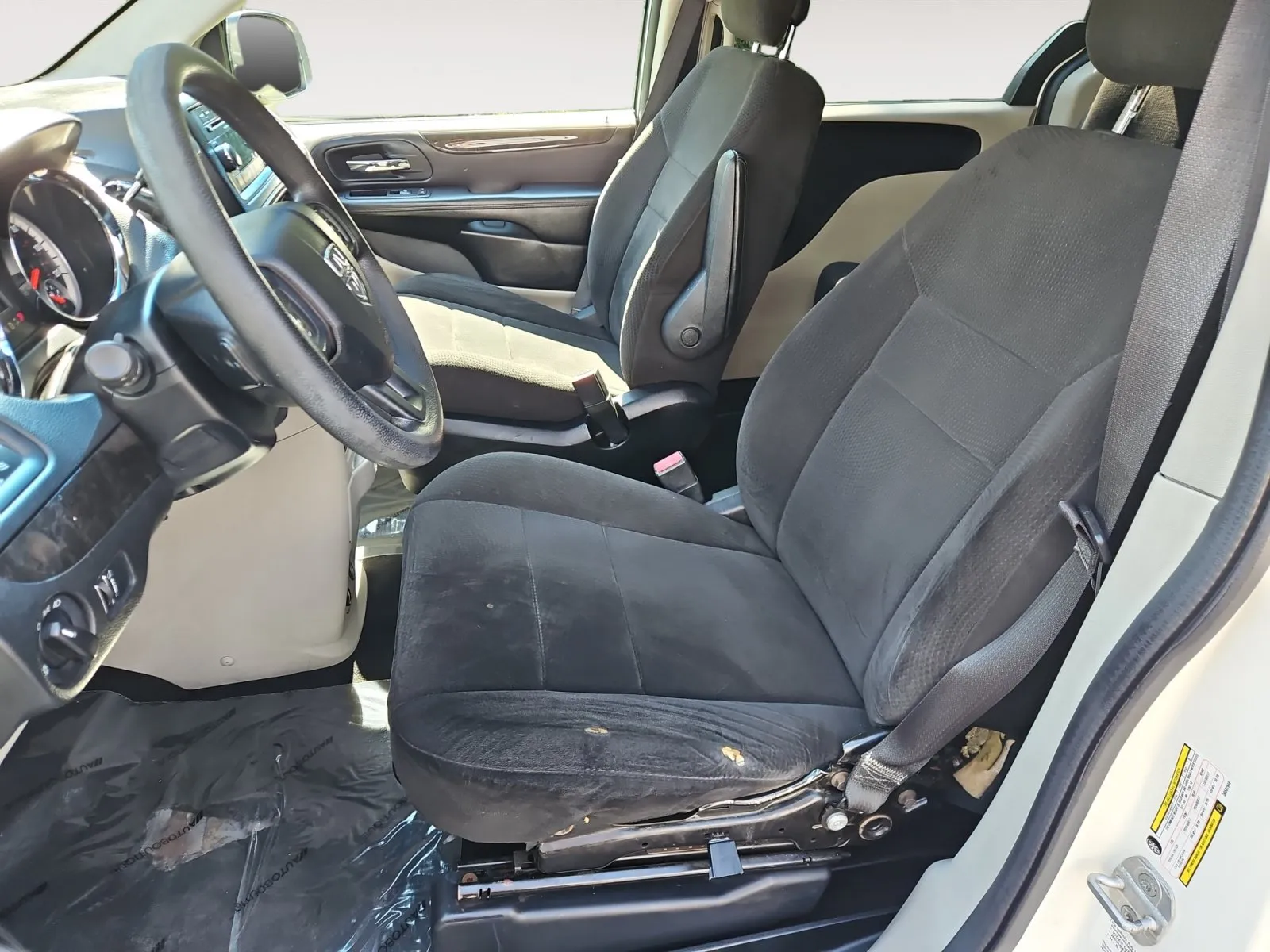 Dodge Grand Caravan photo 9