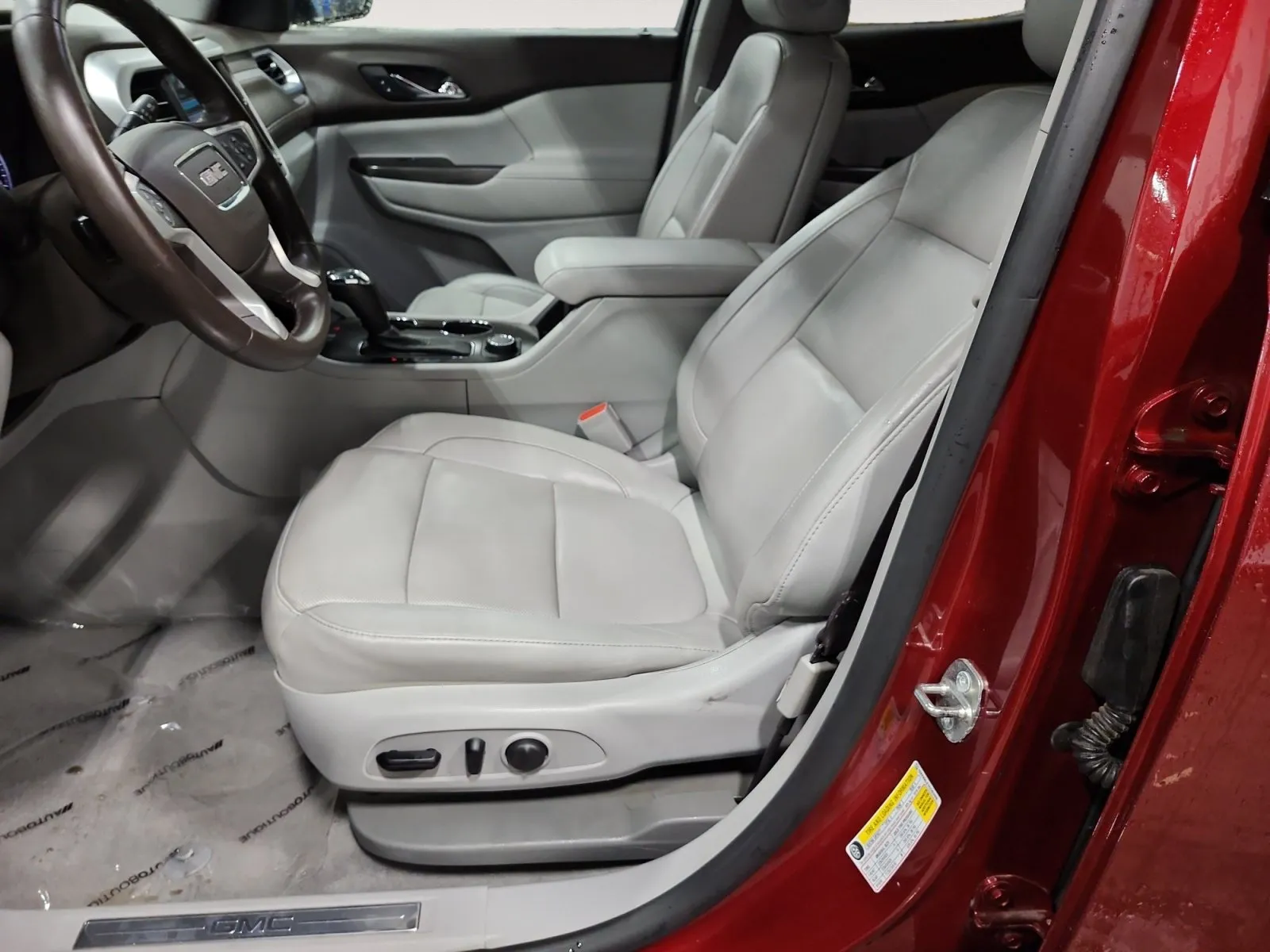 GMC Acadia photo 9