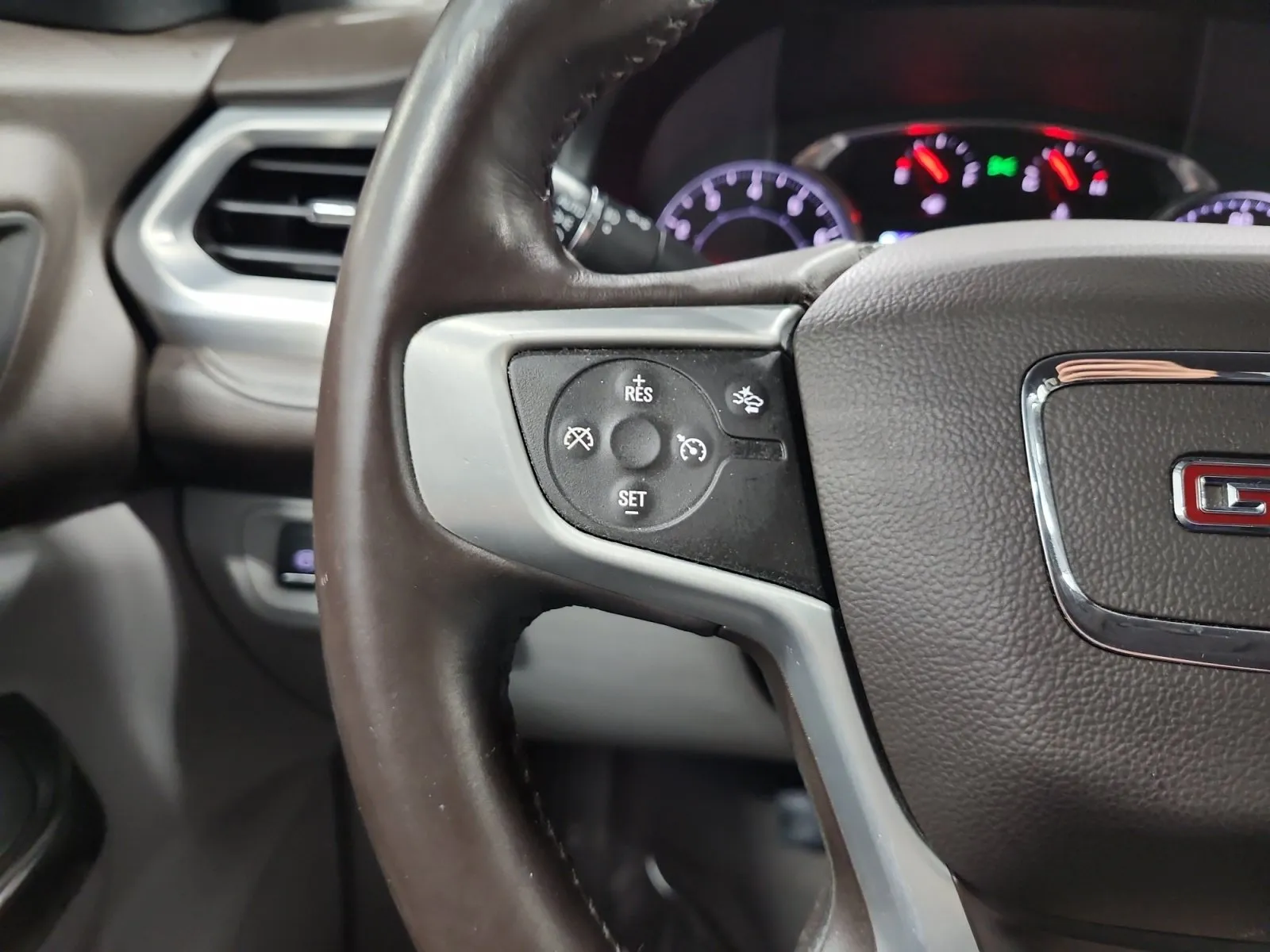 GMC Acadia photo 23