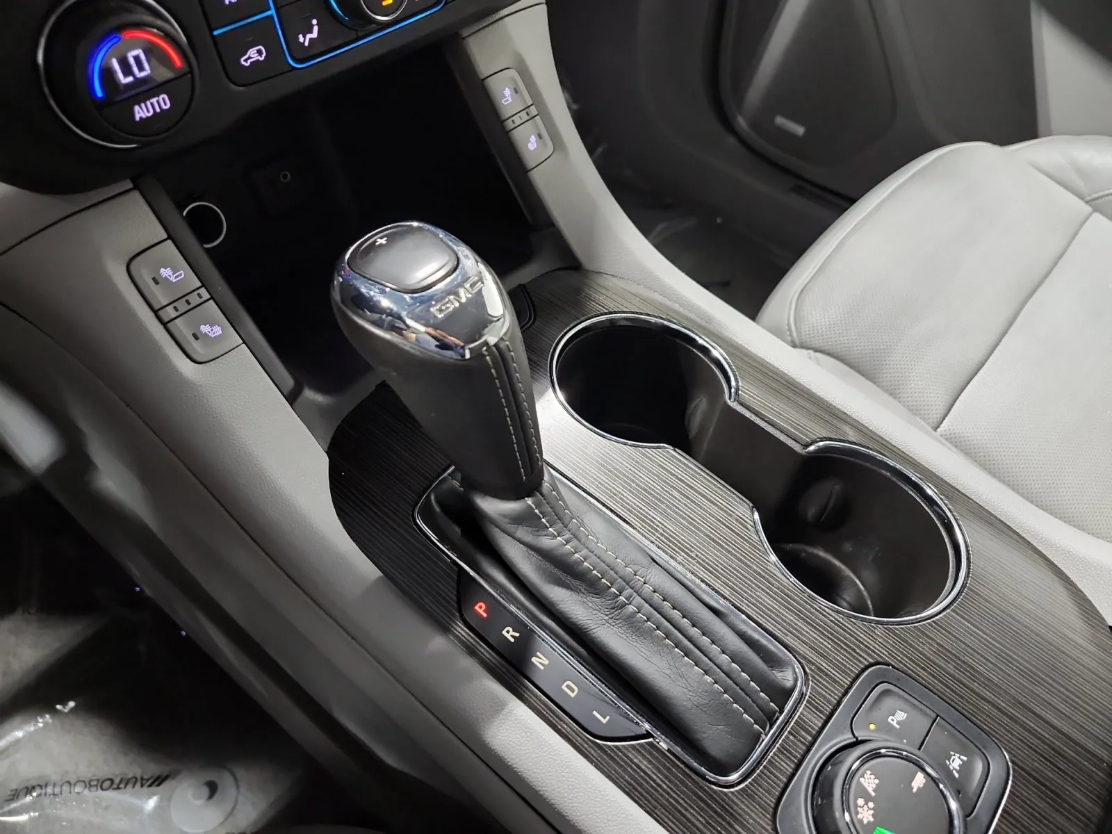 GMC Acadia photo 21