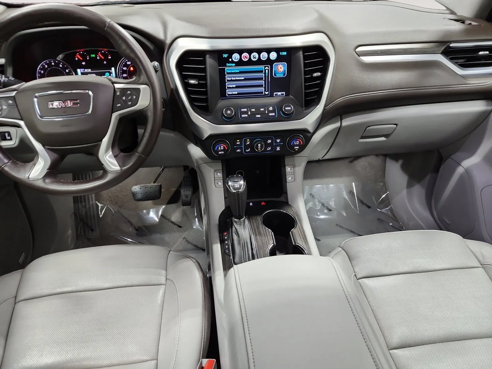 GMC Acadia photo 11
