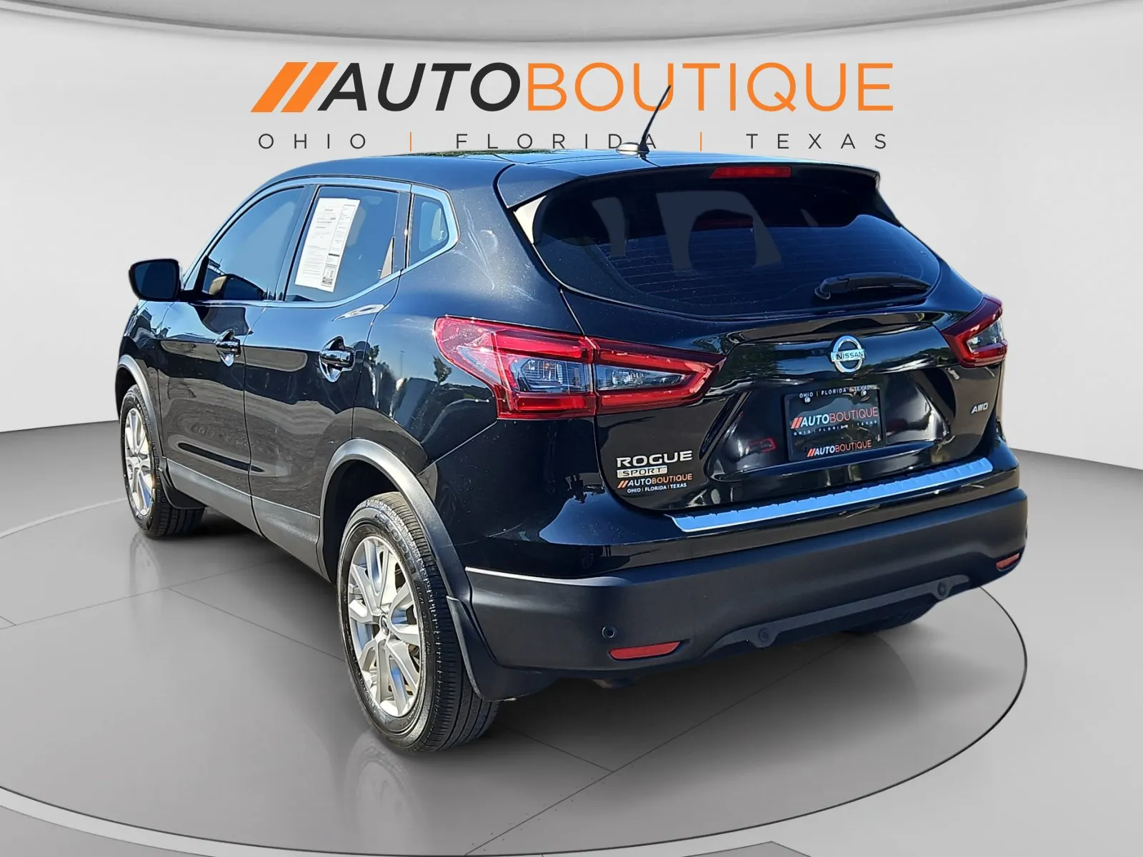 Nissan Rogue Sport photo 3