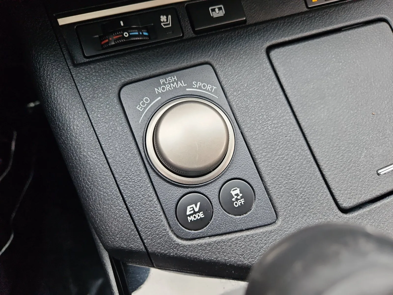 Lexus ES photo 24