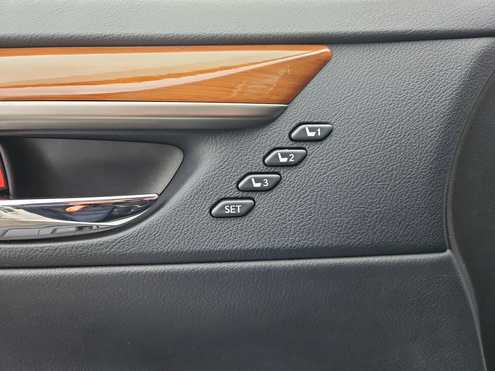 Lexus ES photo 16