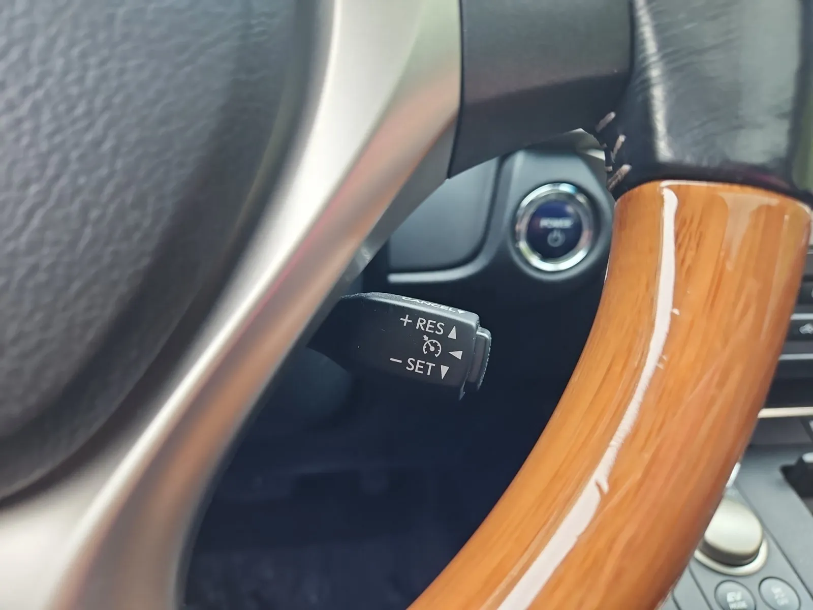 Lexus ES photo 26