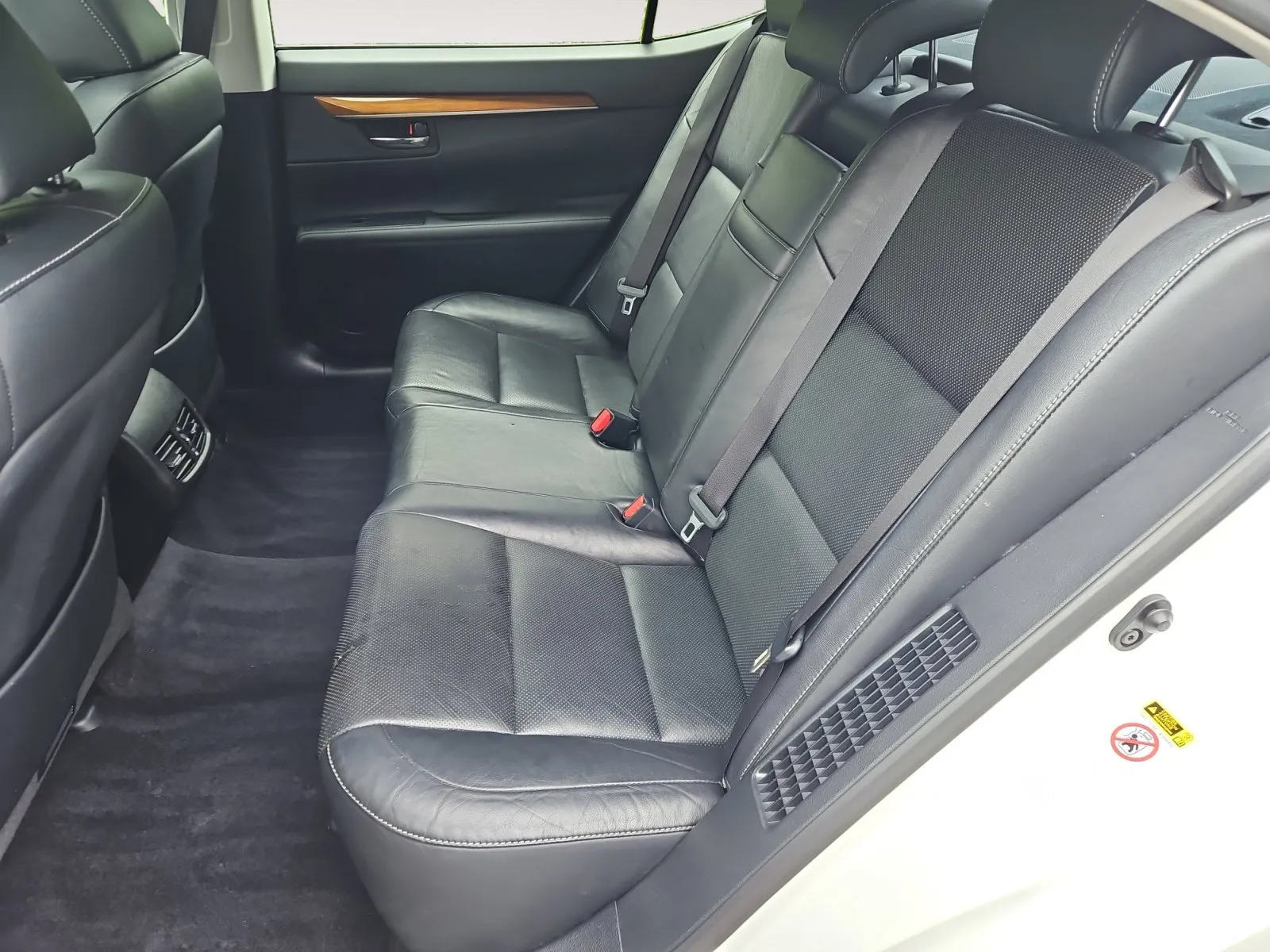 Lexus ES photo 13