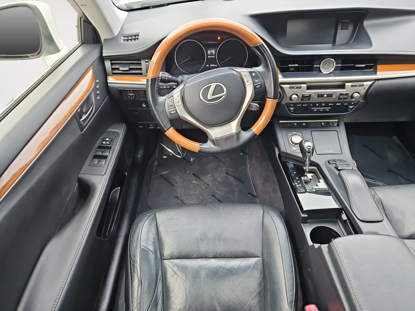 Lexus ES photo 10