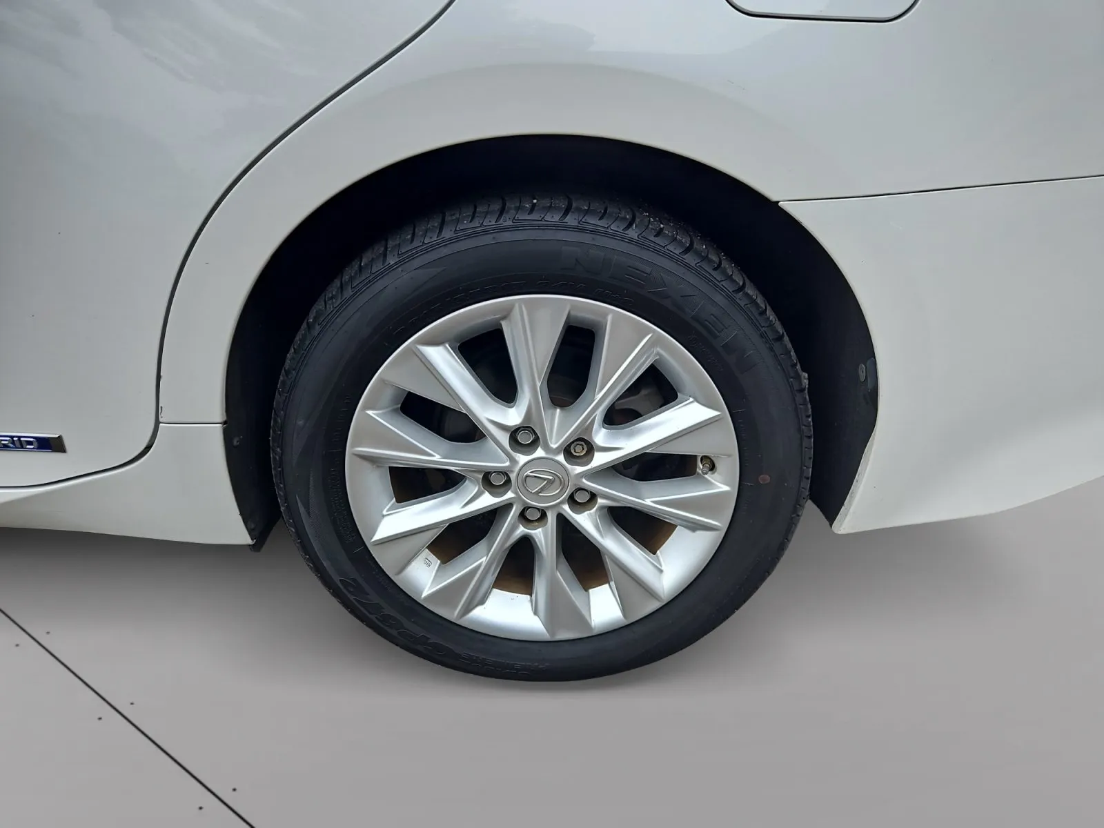 Lexus ES photo 15