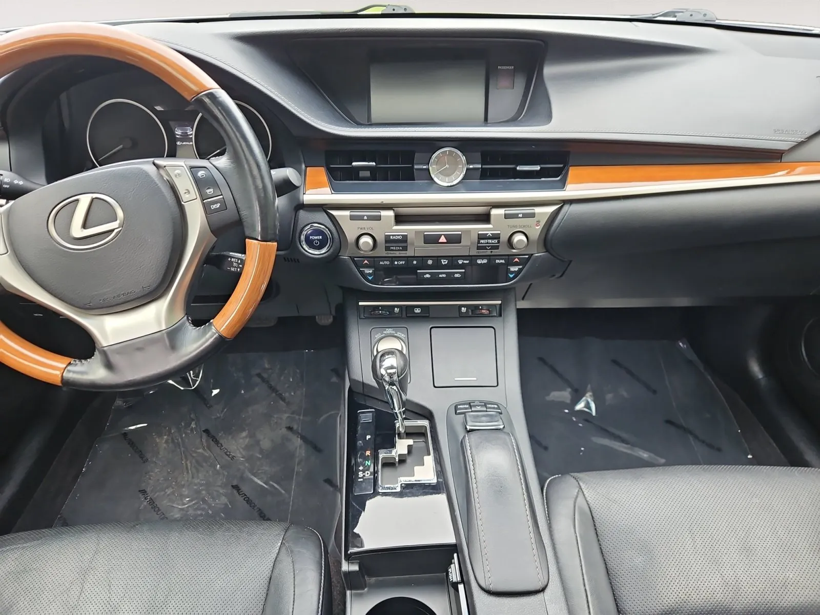 Lexus ES photo 11