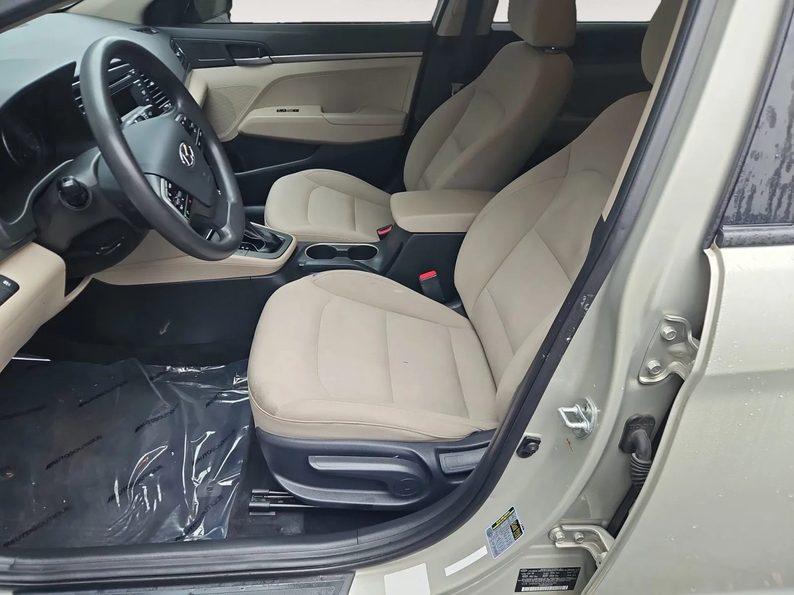 Hyundai Elantra photo 9