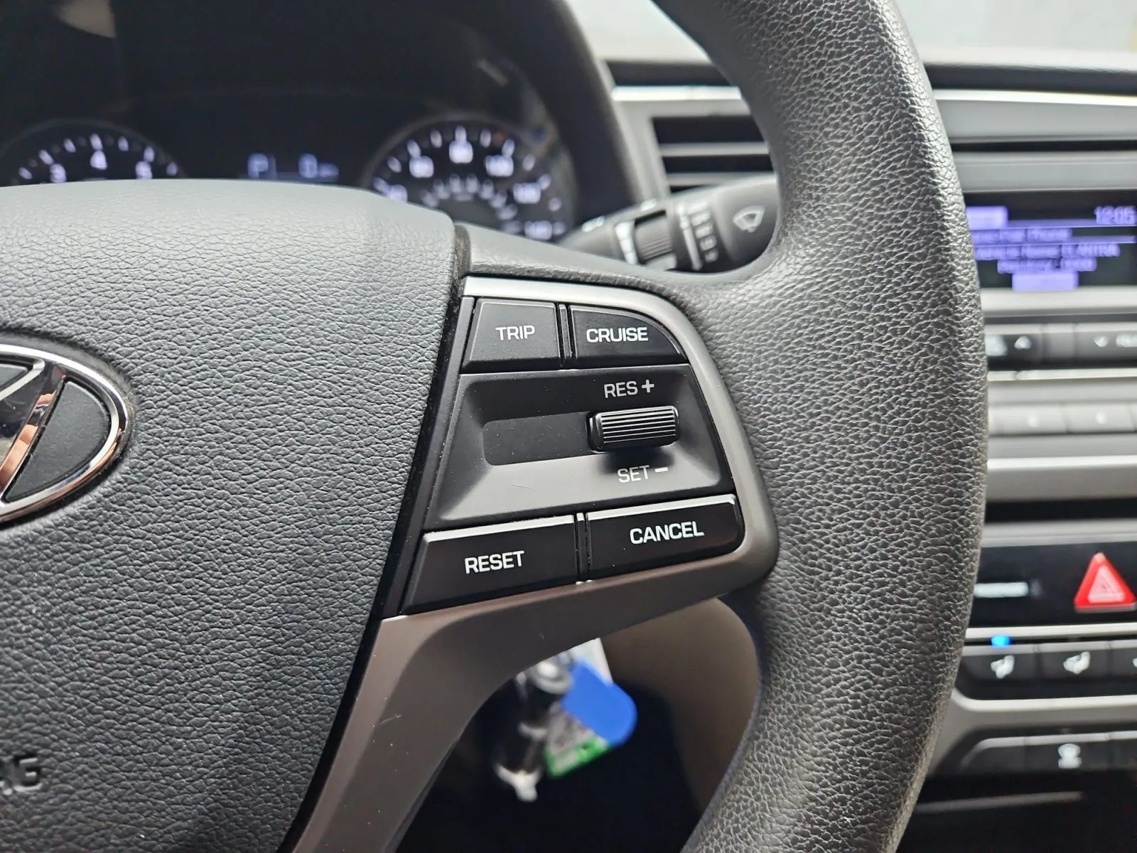 Hyundai Elantra photo 20