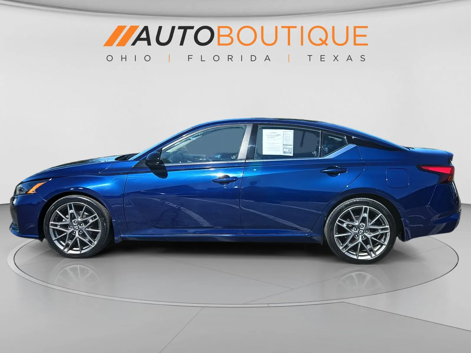 Nissan Altima photo 2