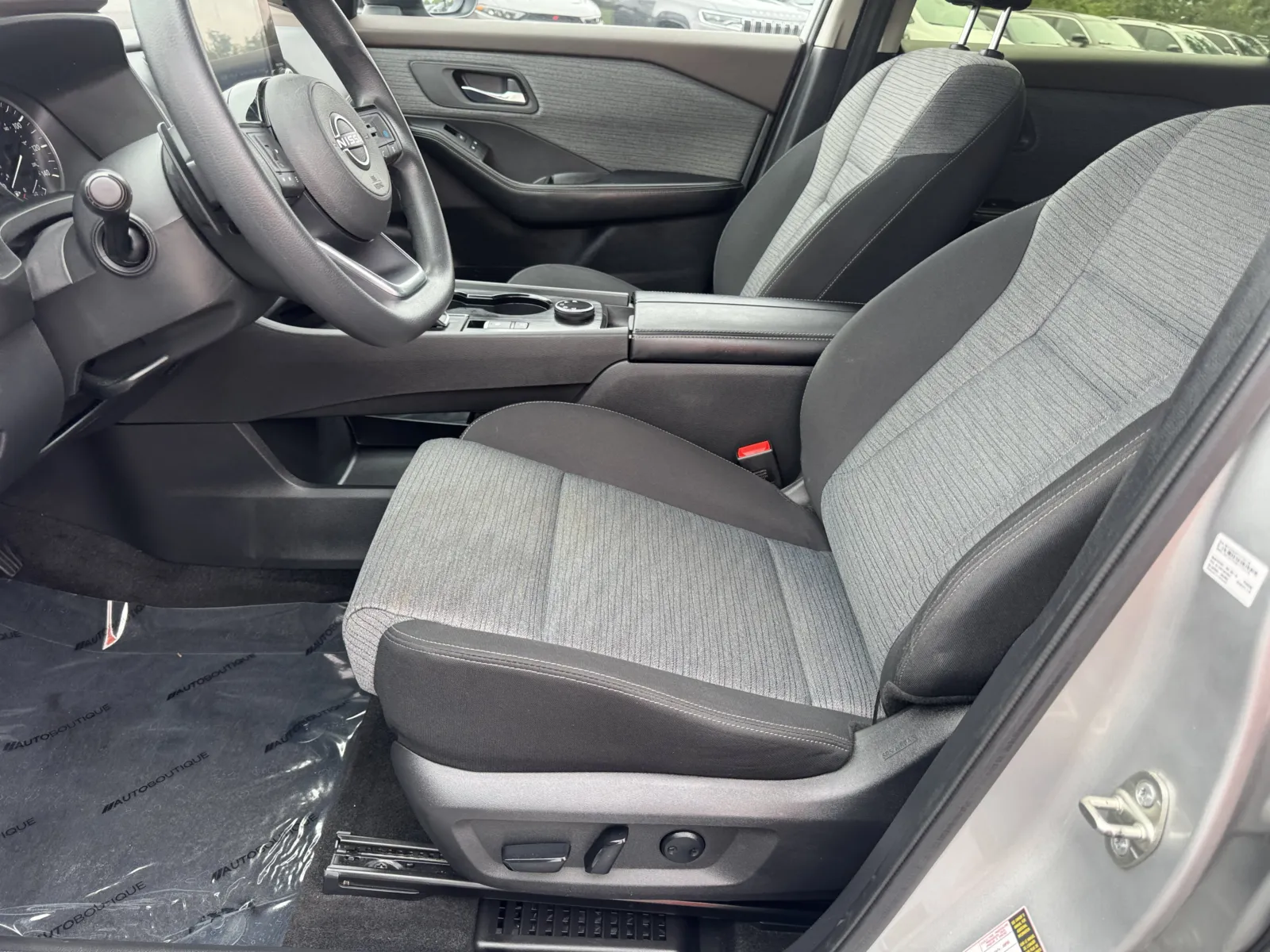 Nissan Rogue photo 9
