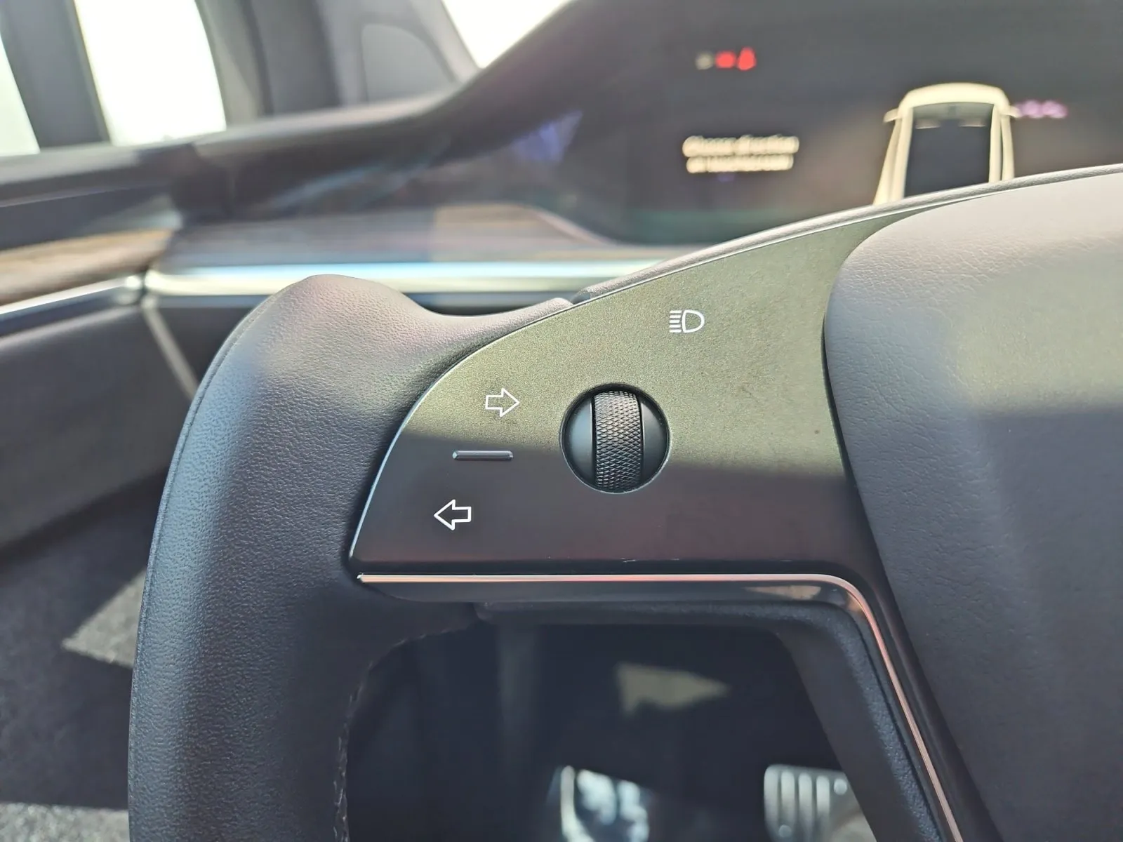 Tesla Model X photo 26