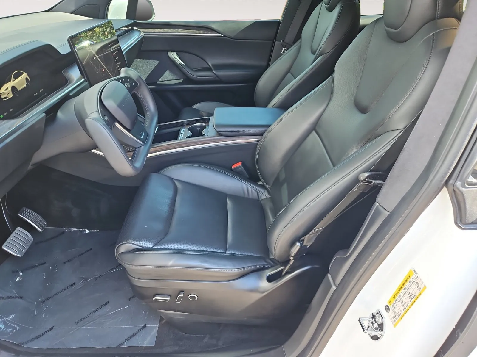 Tesla Model X photo 9