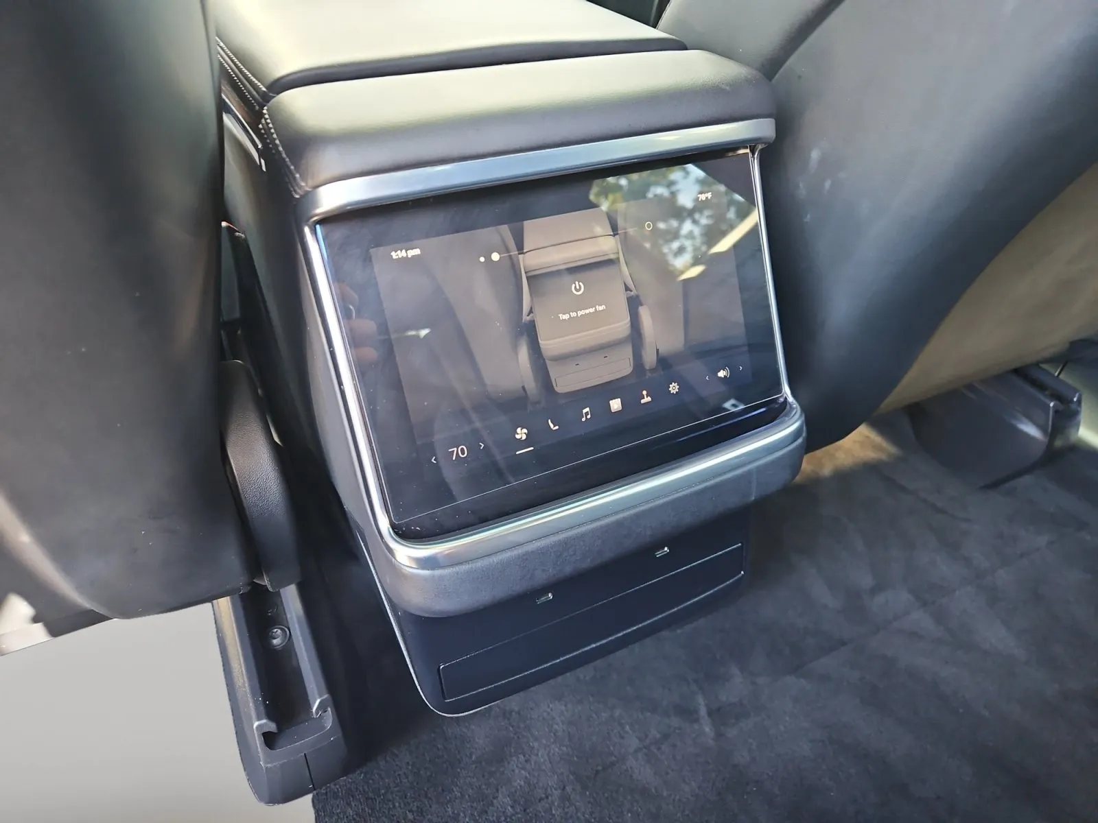 Tesla Model X photo 13
