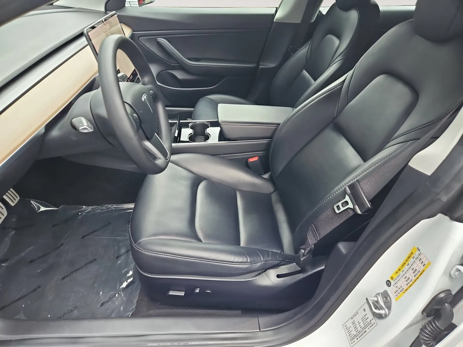 Tesla Model 3 photo 9